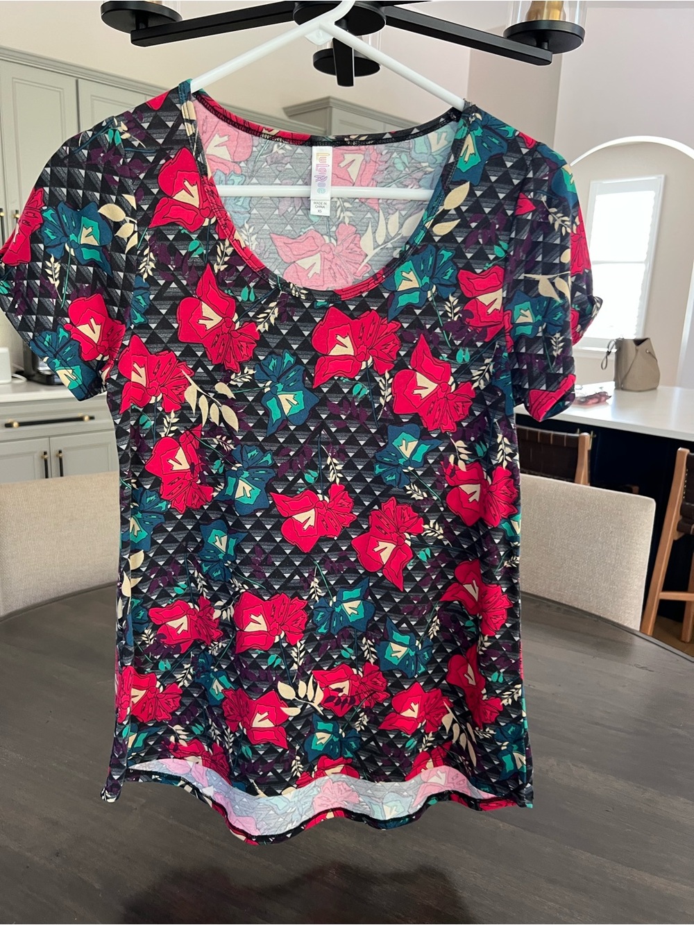 LuLaRoe Short Sleeve Scoop Tee in Black, Red, Teal